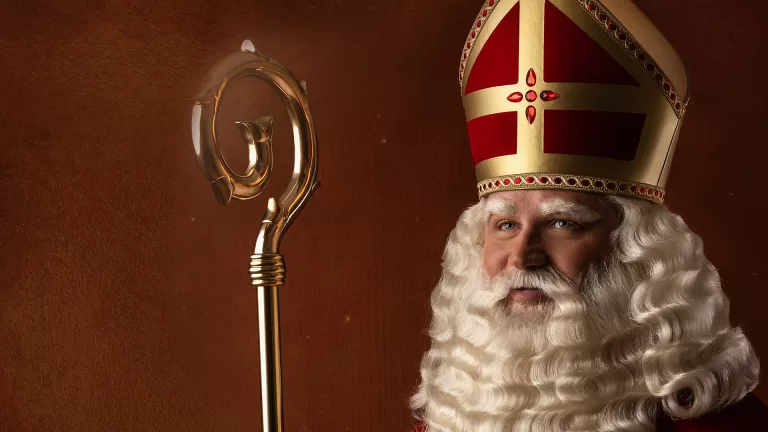 Vernieuwde intocht Sinterklaas in Helenaveen; ‘Samen door de straten iedereen ophalen voor feest van het jaar’