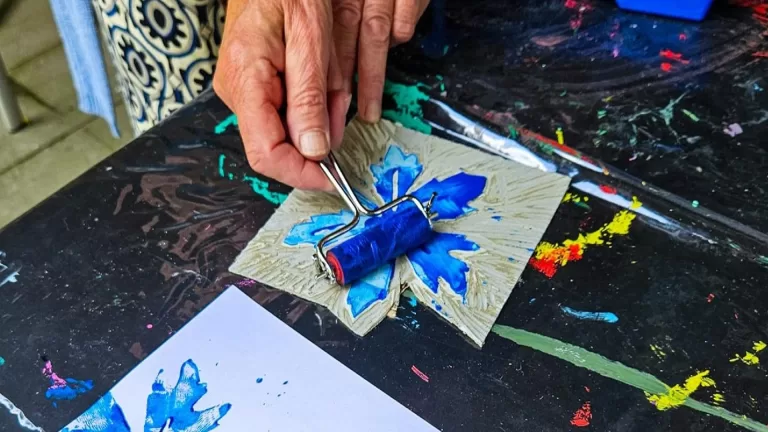 Eigen tas ontwerpen bij workshop ‘Houd de herfst vast!’ in Museum De Wieger