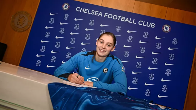 Deurnese Aniek Nouwen verlengt contract bij Chelsea