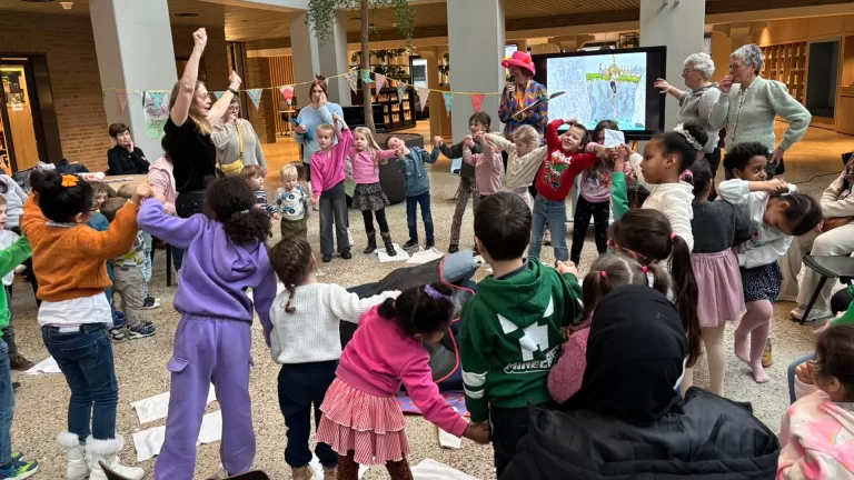 (Voor)lezen is een feest in Bibliotheek Deurne; ‘Met rode wangen tevreden naar huis’