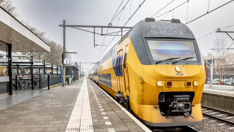 Dinsdag opnieuw geen treinverkeer in Nederland door staking NS-personeel; ‘Landelijke impact is onvermijdelijk’