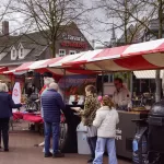 HET DORP BELEEFT (4)