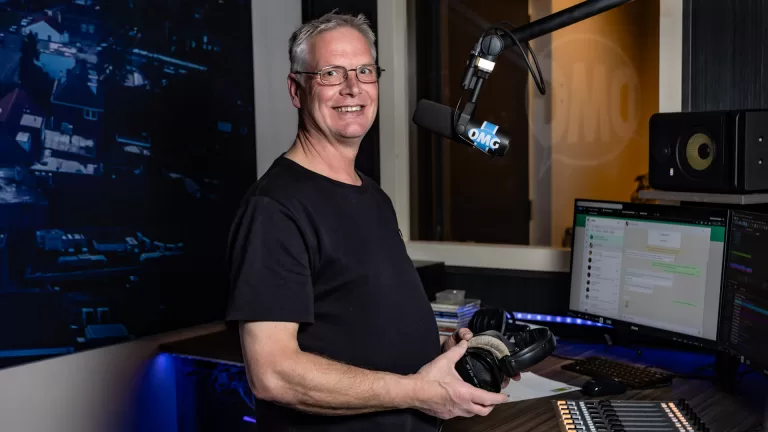 Vijfde editie van Goed-foute Kerstborrel op DMG Radio; ‘Lekker schaamteloos meeblèren’