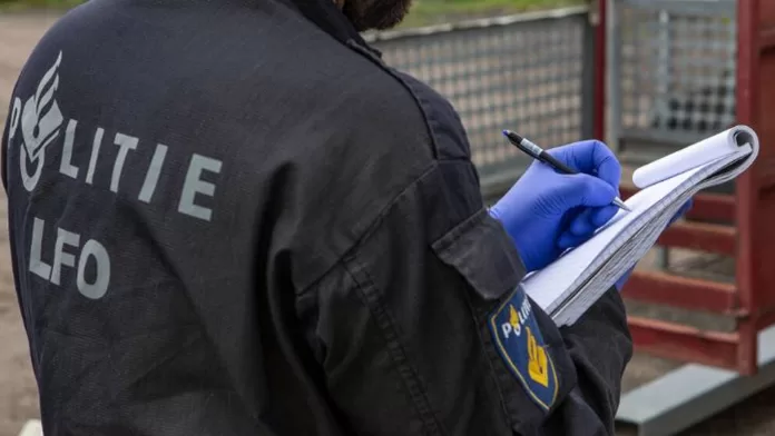 Politie onderzoekt loods in Deurne vanwege drugsspullen