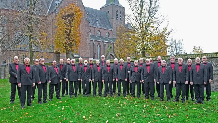 Deurnes Mannenkoor geeft concert met pianist Maikel Versantvoort in Willibrorduskerk