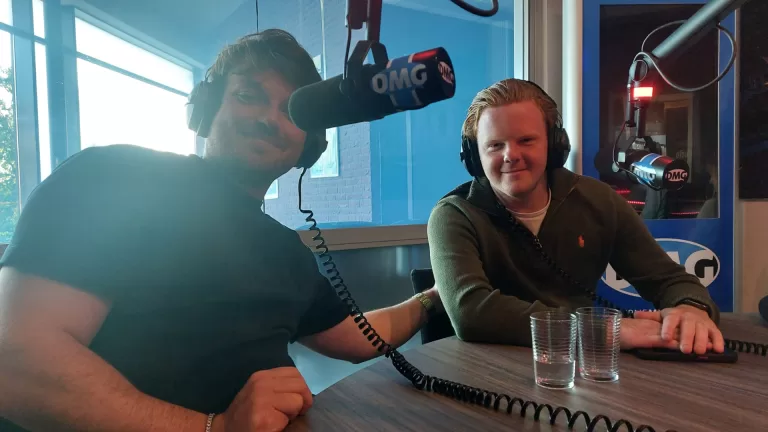 Nieuwe aflevering voetbalpodcast Magische Spons: ‘Hij kan bij een koffietafel nog een polonaise maken’