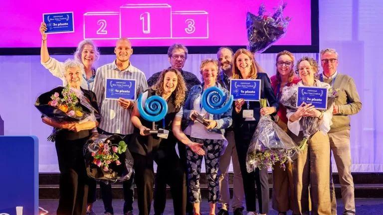 Zorgsamen Buurt Deurne wint Blue Zone Award; ‘Omgeving waarin mensen naar elkaar omkijken’