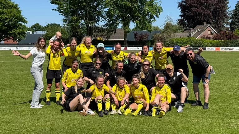 Eerste vrouwenteam ZSV behaalt periodetitel en mag spelen voor promotie naar eerste klasse