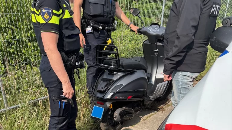 Politie vindt gestolen scooters en stuit op meerdere overtredingen en gevallen van fraude in Deurne