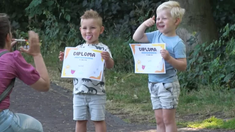 [VIDEO] Jonge speurders komen in beweging op zoek naar gezond eten in Deurnese kasteeltuin