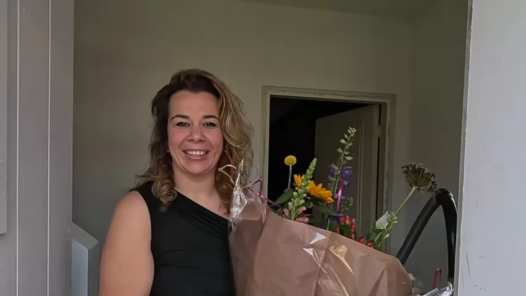 [VIDEO] Sandra van Dam is nieuwe DMG Kanjer van de Maand; ‘Ze is een echt mensenmens’