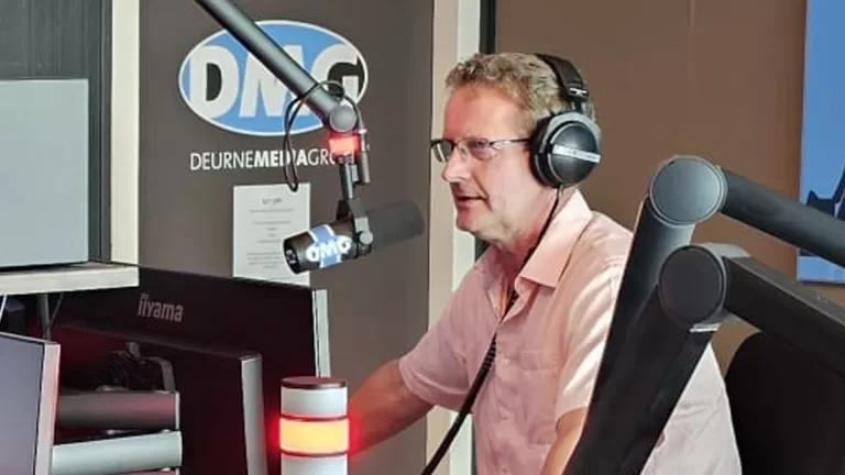 DMG-dj Theo de Wit hangt na 38 jaar radiomicrofoon aan de wilgen; ‘Ik denk dat ik het wel ga missen’