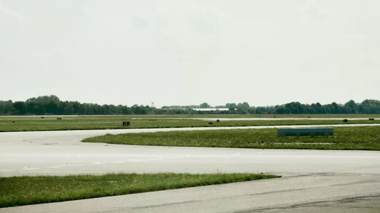 Vrees voor heropening vliegbasis De Peel nog niet voorbij; Deurne ook bezorgd over meer laagvlieguren helikopters