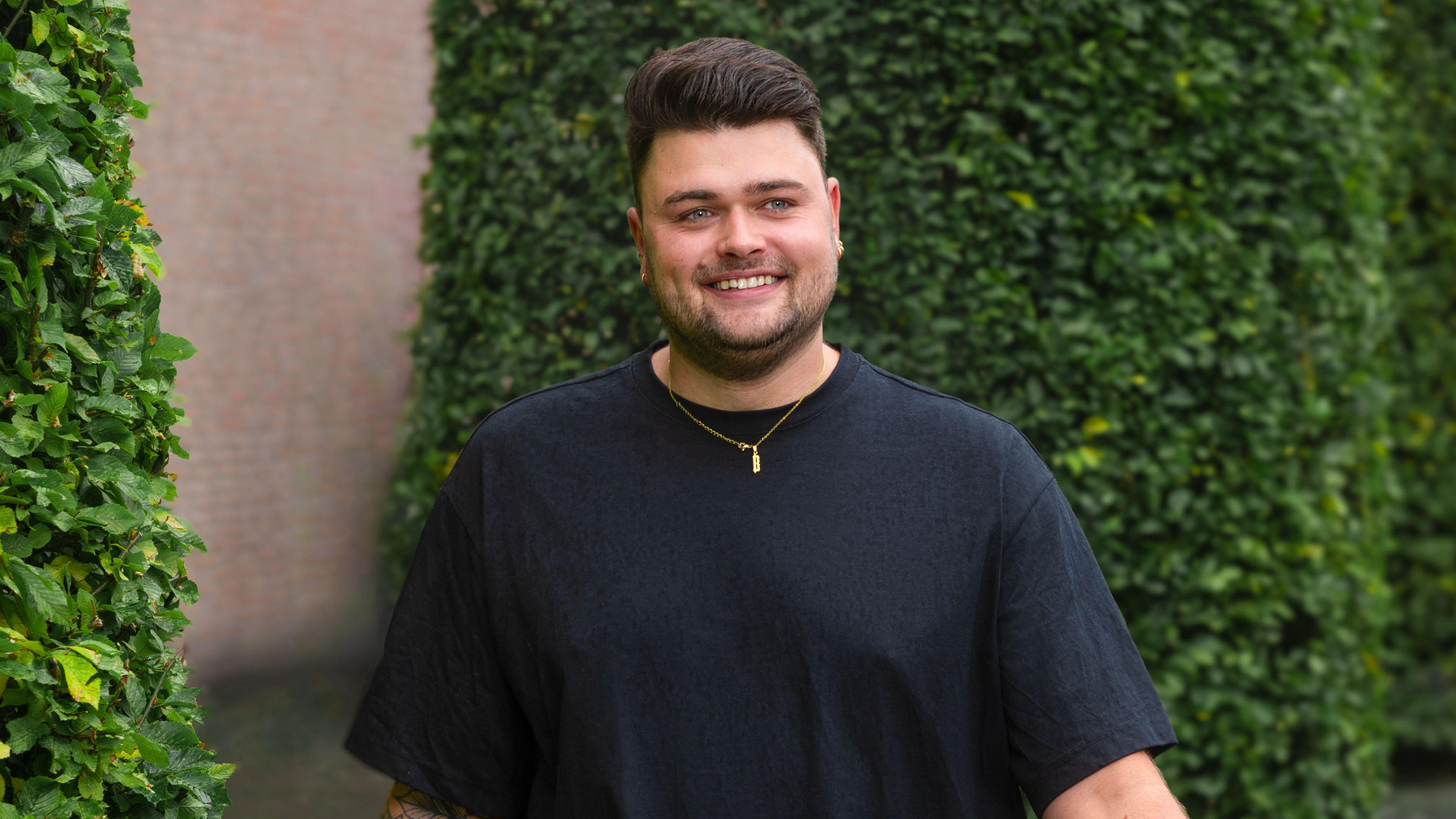 Deurnese broeder Joep zou fulltime influencer kunnen zijn, maar blijft werken met ouderen