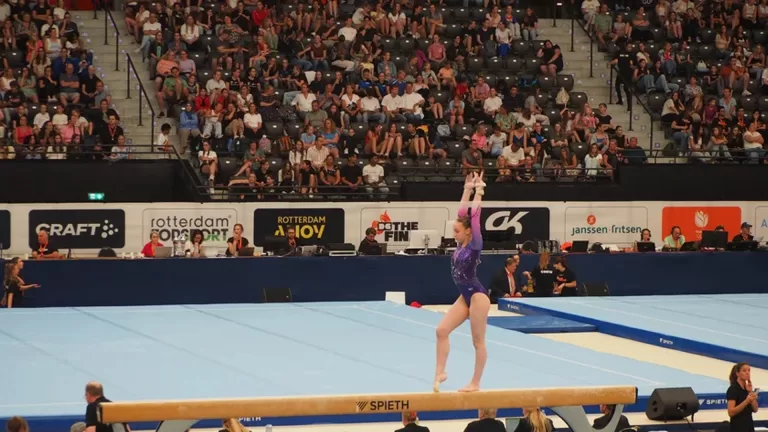 Deurnese Maud Aldenzee eindigt op zesde plaats bij NK turnen in Rotterdam