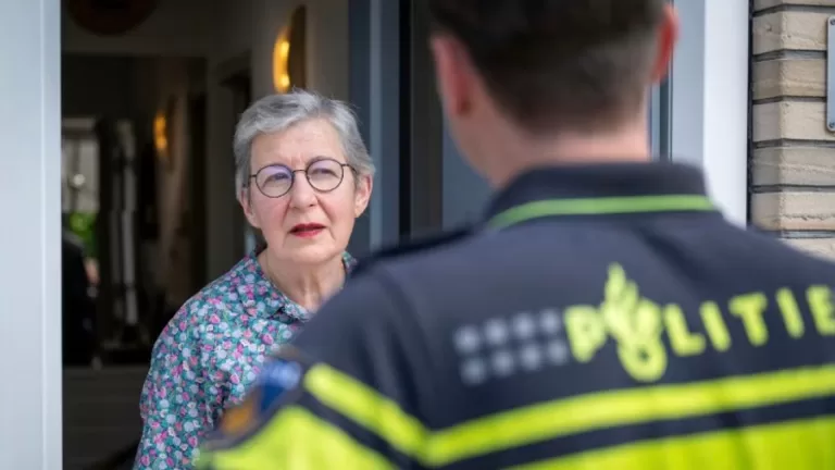 Politie waarschuwt opnieuw voor nepagenten in regio Deurne: ‘Wat ze ook verzinnen, laat ze niet binnen’