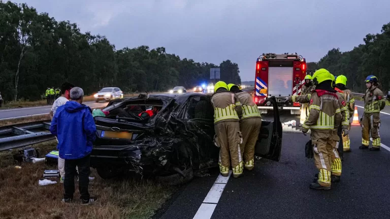 Vier gewonden bij ernstig verkeersongeval met twee personenauto’s op A67 bij Liessel