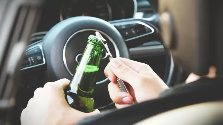 Automobilist die eenzijdig ongeval in Helenaveen veroorzaakt, blijkt onder invloed van alcohol