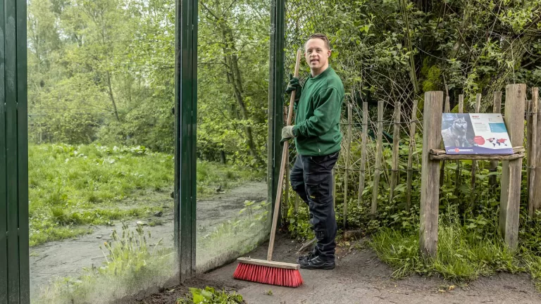 Bij Teun met het syndroom van Down zit het geluk in kleine dingen: ‘Dagje dierentuin is het allermooiste’ 