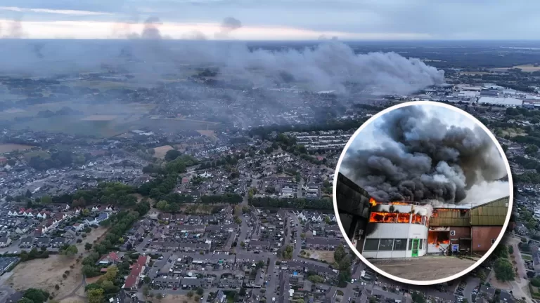 Uitgebrand pand Attero niet meer te redden; brandweer nog lang bezig met nablussen