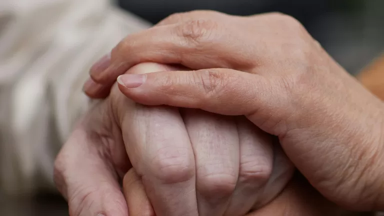 Vermiste vrouw (54) uit Deurne in goede gezondheid aangetroffen; ‘Heel blij dat ze weer veilig in onze armen is’