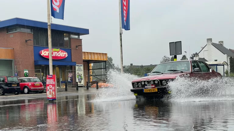 Gemeente wil einde maken aan waterballet op Helmondseweg: ‘Rioleringssysteem is sterk verouderd’