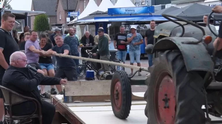[VIDEO] Zeilberg heeft primeur tijdens kermis; eerste editie WK sleurhut trekken