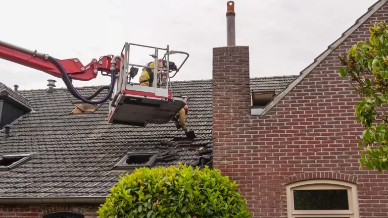 Brandweer heeft vuur onder controle bij woningbrand in Neerkant