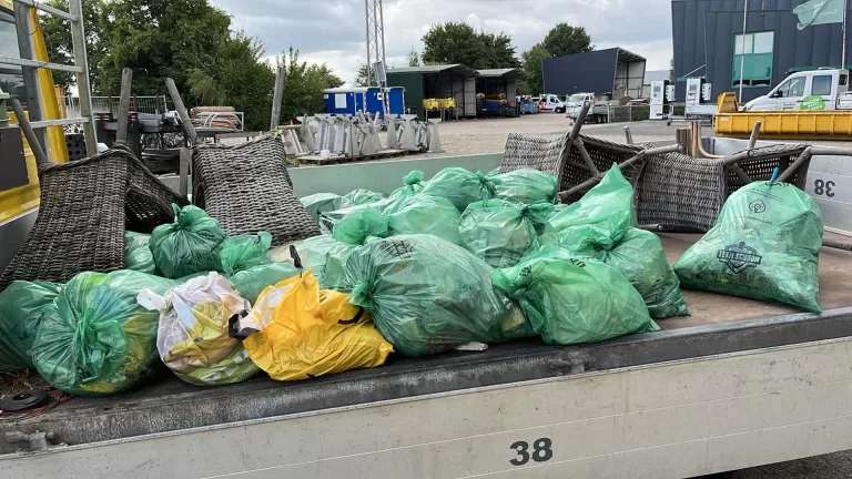 Flinke ‘oogst’ bij opruimen van zwerfafval in Deurne; ‘Vooral weer heel veel peuken’