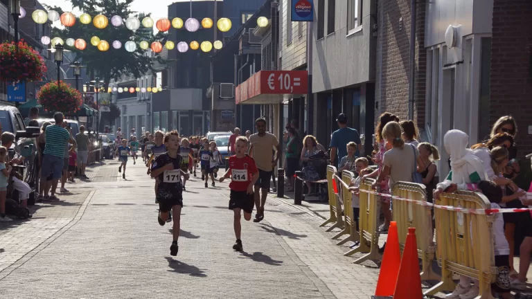 Lopersgroep Deurne zoekt naar alternatief voor halve marathon op eigen atletiekbaan