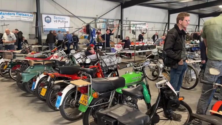 [VIDEO] Veel belangstelling voor oldtimerbrommerbeurs in Milheeze; ‘Meer publiek en standhouders dan vorig jaar’