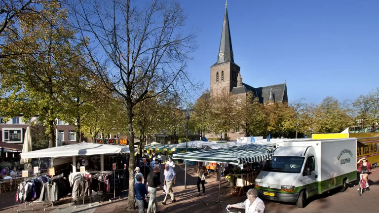 Plannen voor nieuwe inrichting van weekmarkt Deurne; ‘In deze tijd draait het om sfeer en beleving’