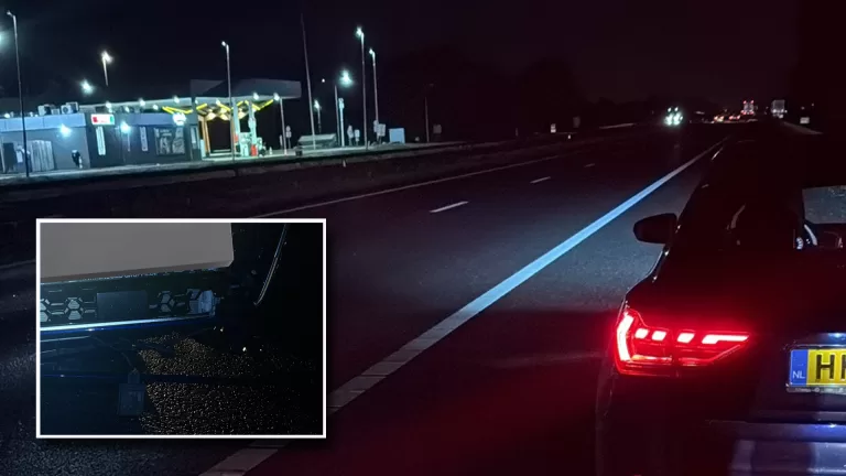 Personenauto’s raken beschadigd na botsing met vrachtwagenband op A67 bij Liessel