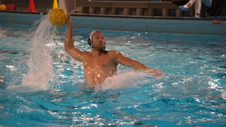 Waterpoloteam DZT’62 toont veerkracht en verslaat oude bekende Jaws in Eerste Divisie (14-10)