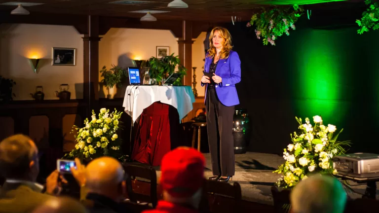 Voormalig weervrouw Helga van Leur geeft lezing in Deurne over klimaatuitdagingen voor ondernemers