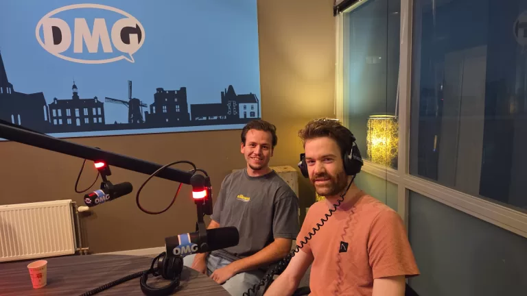 Nieuwe aflevering voetbalpodcast Magische Spons over jong talent, keepersproblemen en duct tape