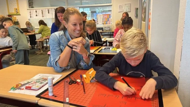 Leerlingen basisschool De Piramide laten met creatieve werkstukken ‘taal van hun hart’ spreken