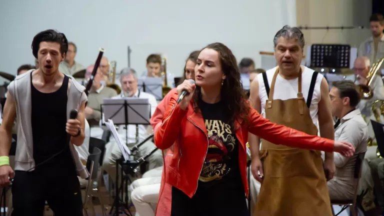 Spannende repetities ‘Oh my God!’; KHD belooft ‘uniek staaltje muziektheater van Deurnese bodem’