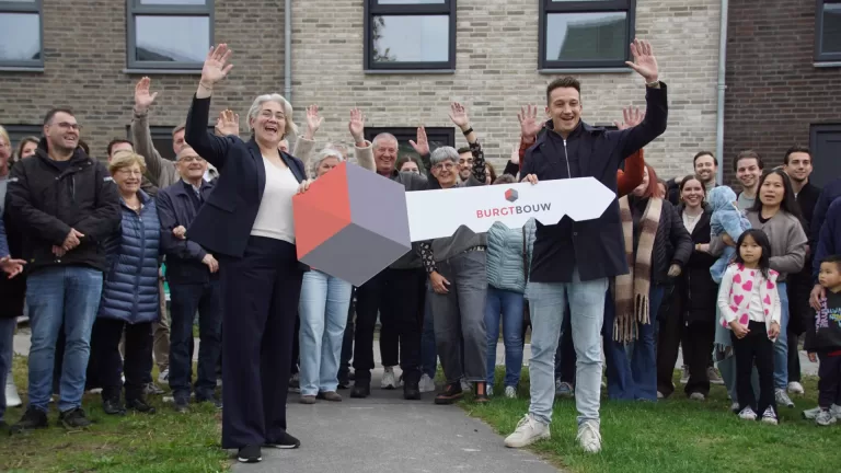 Bewoners Tasveld ontvangen sleutels van nieuwe woningen; laatste stukje Deurnese Spoorzone ingevuld