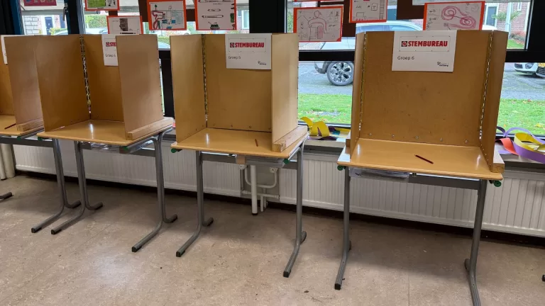 Ook leerlingen basisschool Zeilberg brengen hun stemmen uit: ‘Ervaren hoe democratie werkt’