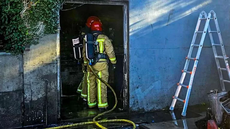 Schuurbrand in Bakel al geblust voordat brandweer arriveert