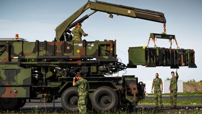 Luchtverdedigers vertrekken vanuit de Peel naar Polen en ze nemen hun raketten mee