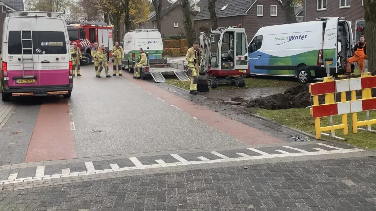 Gasleiding geraakt bij graafwerkzaamheden aan Oude Molen in Liessel