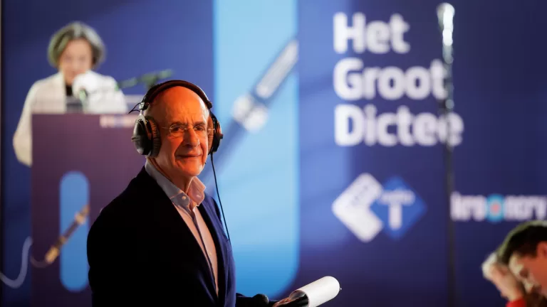 Bibliotheek Deurne zaterdag decor van live-uitzending ‘Groot Dictee der Nederlandse Taal’