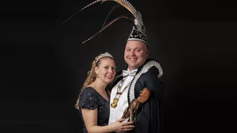 Prins Mark d’n uurste onthuld als nieuwe heerser in het Hellevègersrijk: ‘Seizoen vol leut, lol en alaaf’