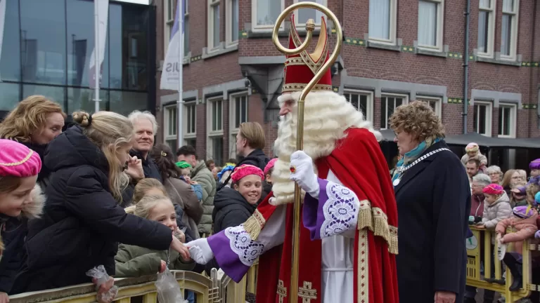 [VIDEO] Kinderen verwelkomen Sinterklaas en Pieten in Deurne en Zeilberg