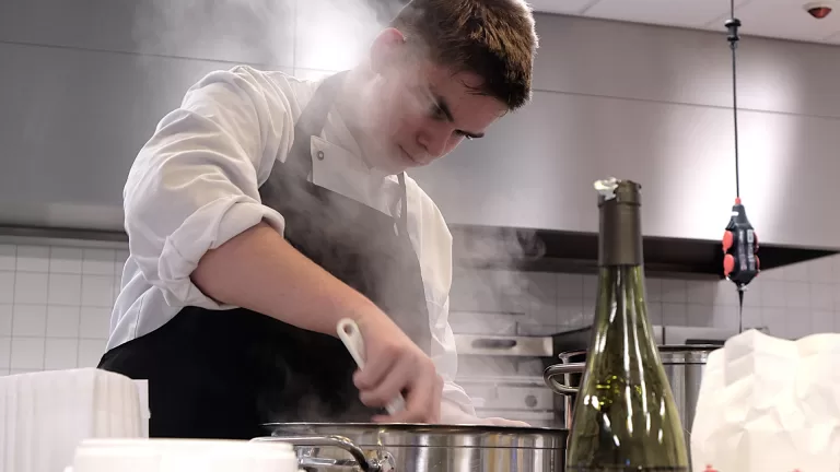 Wereldmaaltijd in Deurne is meer dan samen lekker eten: ‘Draait om bewustwording, verbinding en samenwerking’