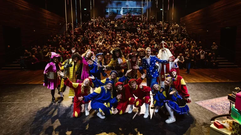 Party van Sinterklaas groeit uit tot vaste traditie in Deurne; ‘Elk jaar leggen we de lat nog hoger’