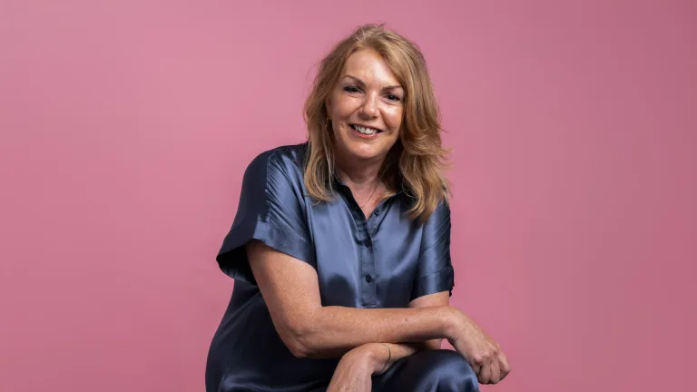 Budgetcoach Angely van Deursen leert in workshop bij Bibliotheek Deurne hoe je geld overhoudt