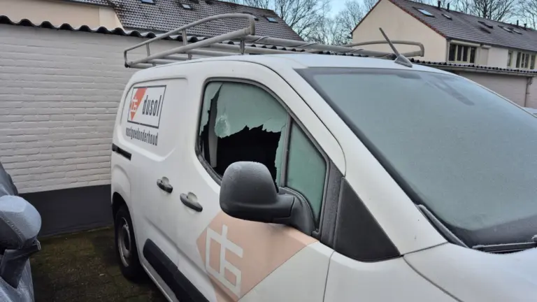 Dieven slaan toe in twee auto’s op parkeerplaats achter Sloe en Spui in Deurne